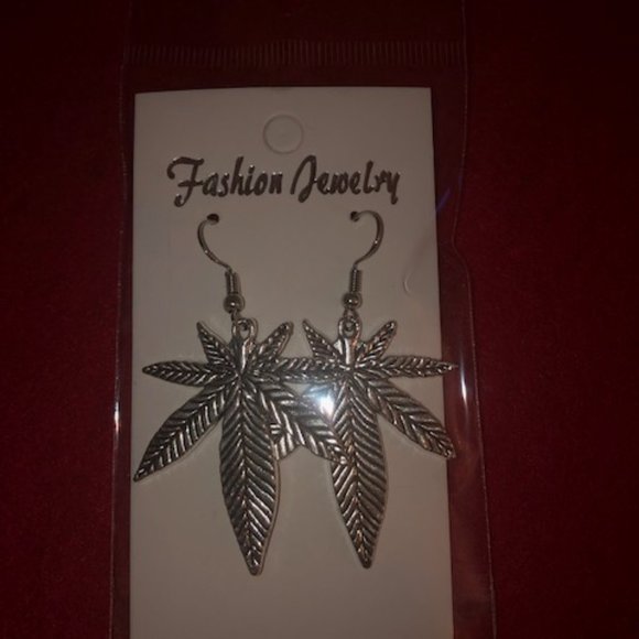 Vintage #420 Earrings - Picture 5 of 8